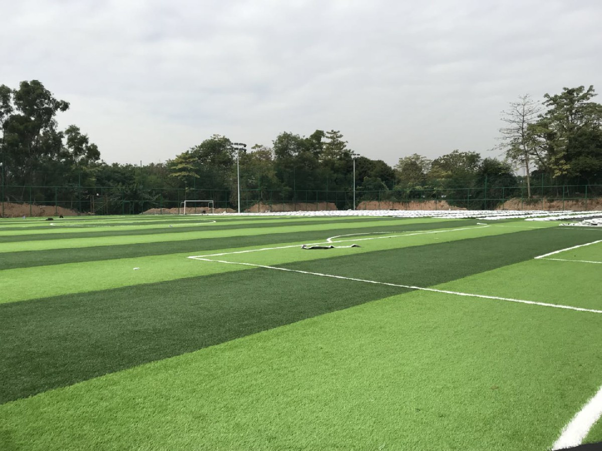 深圳名商高爾夫足球場地